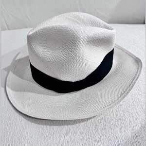 Sensi Studio Panama hat